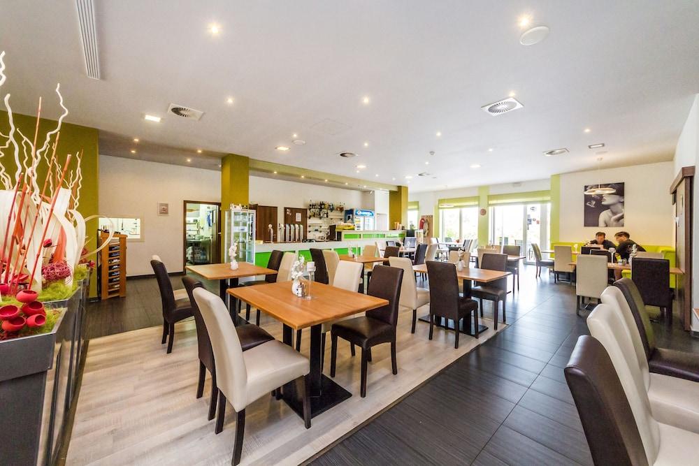 Nad Královnou Hotel&restaurant Praga